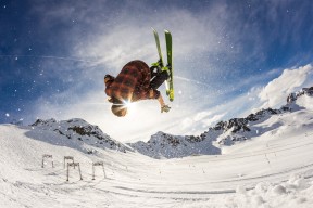 bet365平台体育 -科维托娃新星高光表现，RNG未来可期！