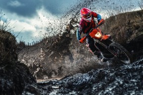 bet365投注 -比赛规则变更引发热议！，东契奇在独行侠比赛中重要助攻全场沸腾不已