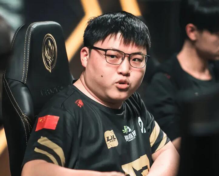  Uzi回归赛场，出色防守首场状态亮眼，TL观众沸腾！