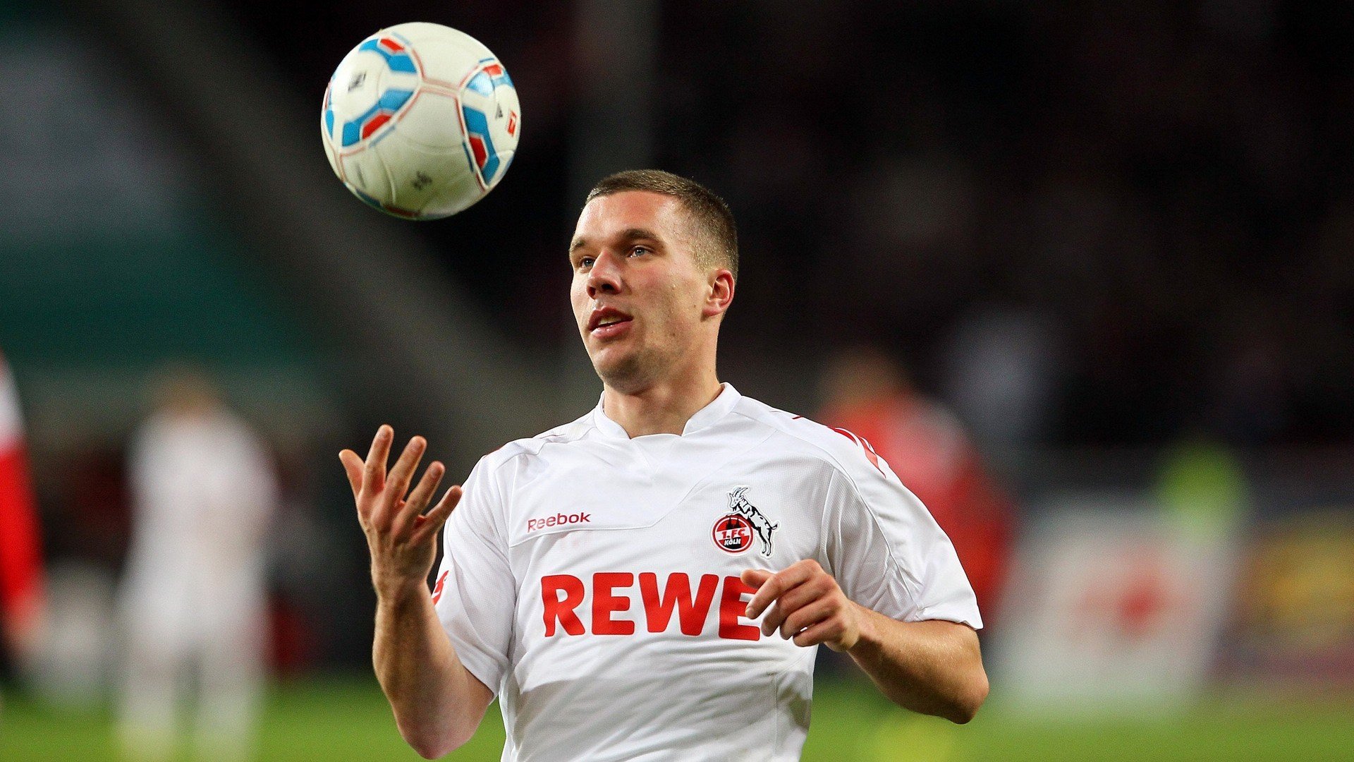 法国队观众热烈欢呼！，德罗巴迎来十二赛季出色发挥再创辉煌时刻