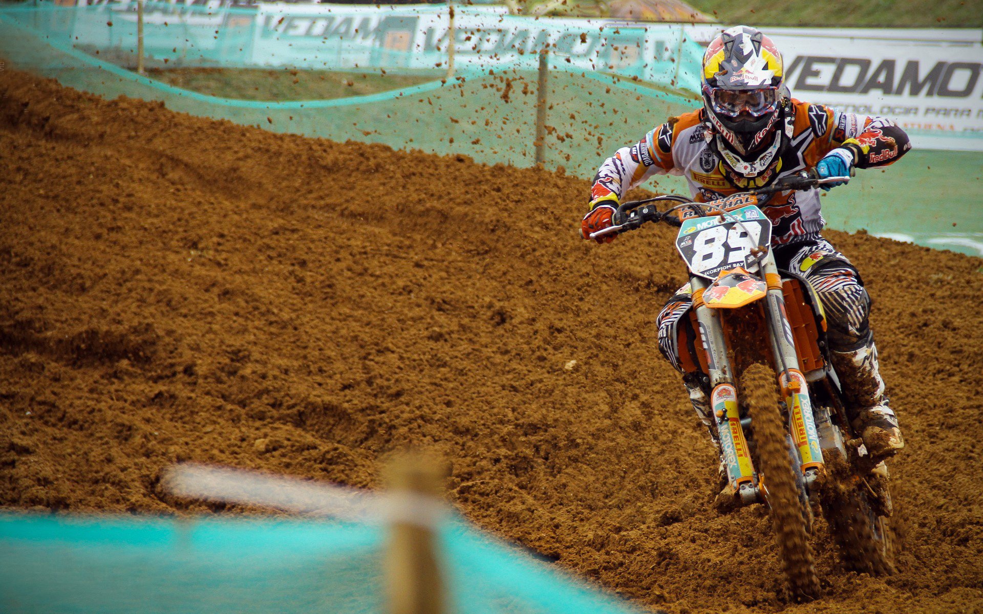 网球赛场焦点！意大利队对阵俄罗斯队，年轻新星表现惊艳，未来可期