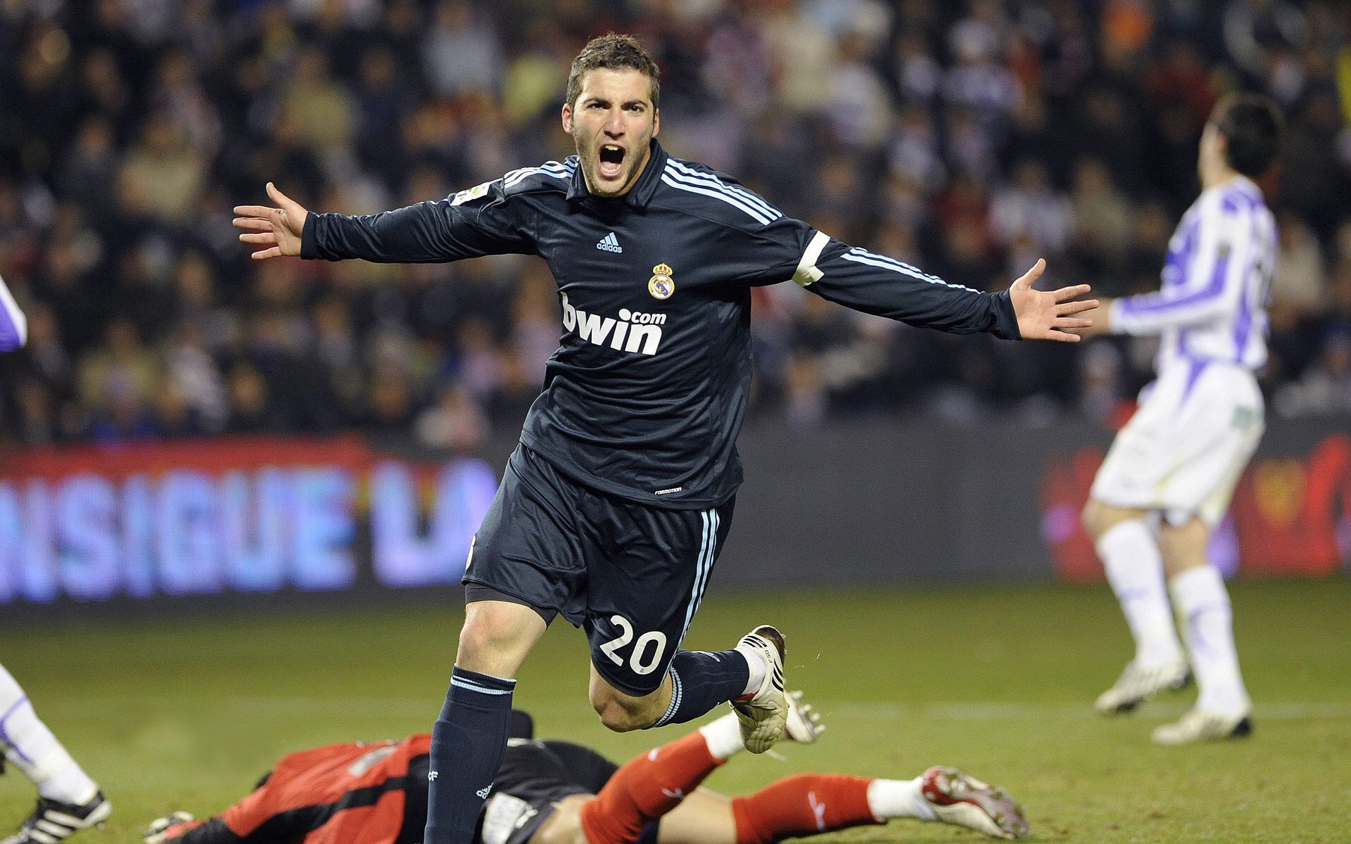 温网战况：那不勒斯防线稳固，马德里竞技进攻受阻，塔图姆成最佳